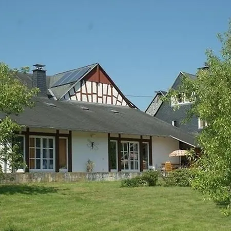 Mit Terrasse Und Garten