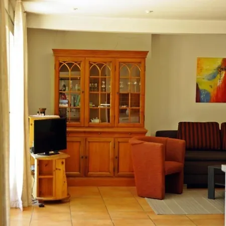 Mit Terrasse Und Garten Apartment Gobenhausen